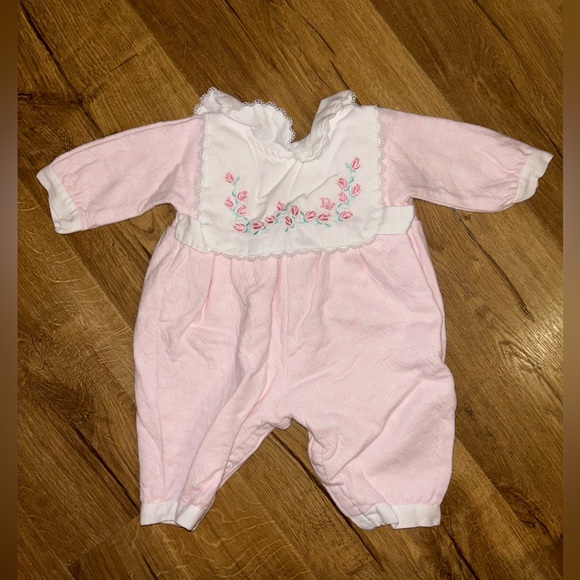 Baby Dior size 3 months, up to 13lbs - Picture 2 of 6